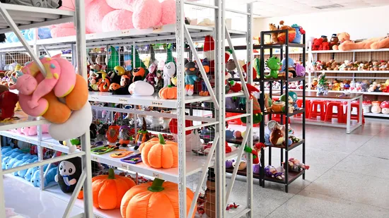 Bolso bandolera negro de diseño sencillo con diseño de ITA y exhibición de pins personalizados